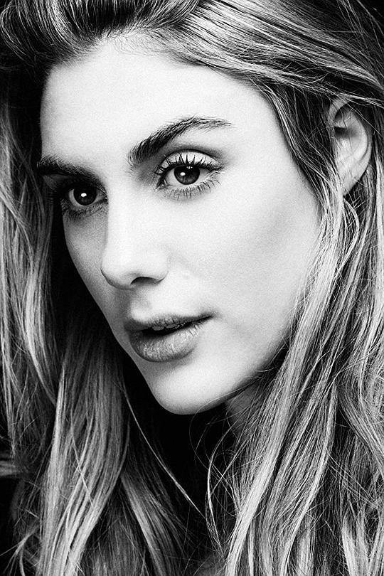 埃琳娜·沙雷 Elena Saurel照片