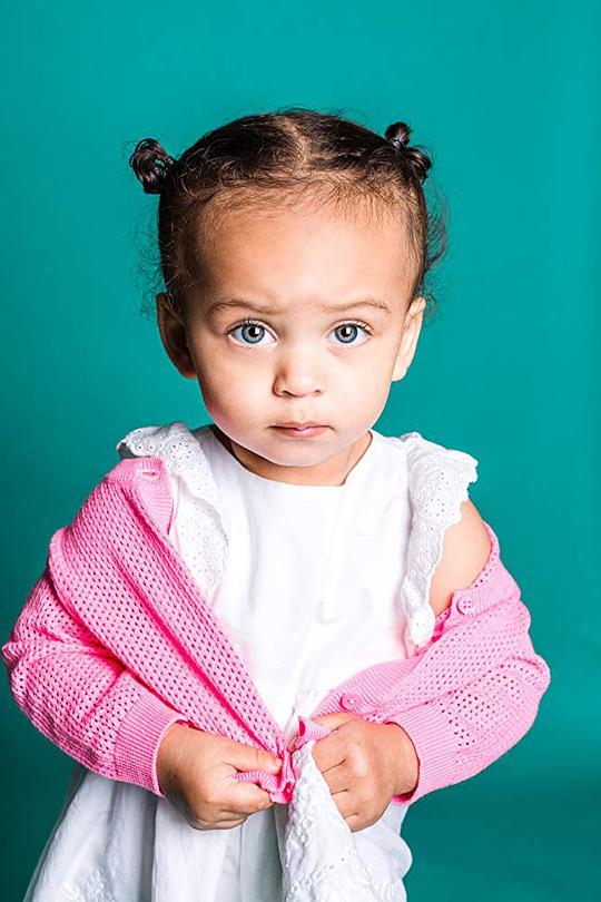 佩内洛普·卡普迪雅 Penelope Kapudija照片