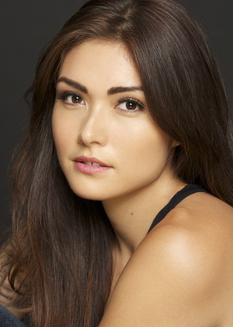 丹妮艾拉·皮内达 Daniella Pineda照片