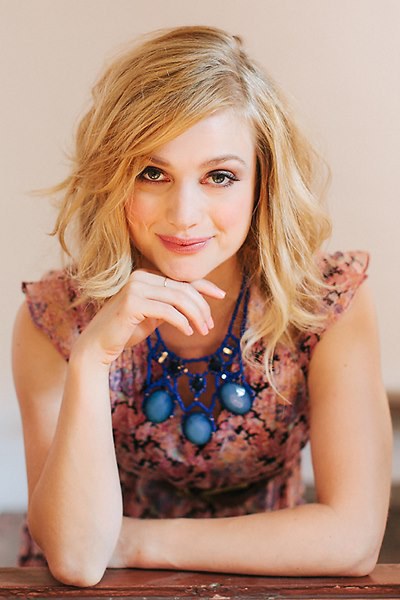 艾莉森·萨多尔 Alison Sudol照片