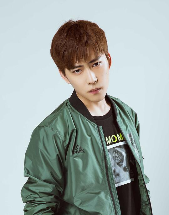 刘哲尔 Zheer Liu照片