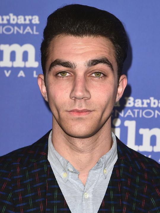 卢克·布兰登·菲尔德 Luke Brandon Field照片