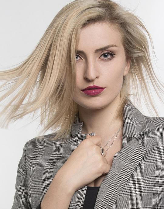 姿娜 Zina Blahusova照片