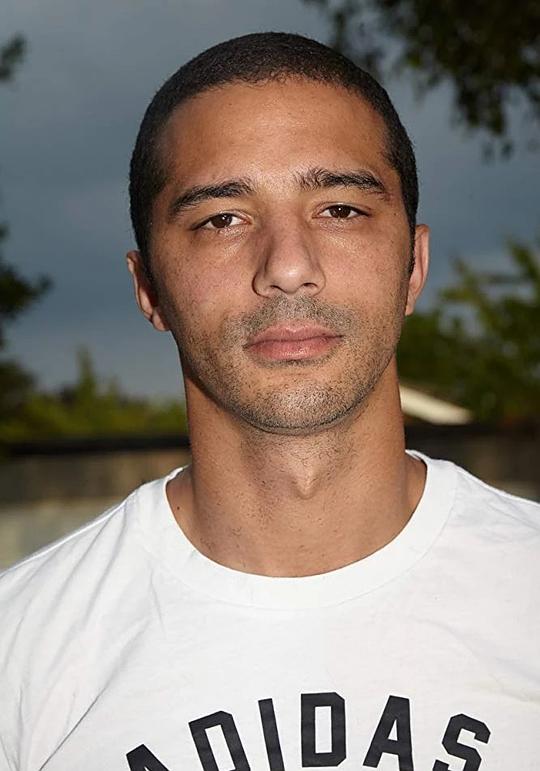 刘易斯·扬 Lewis Young照片