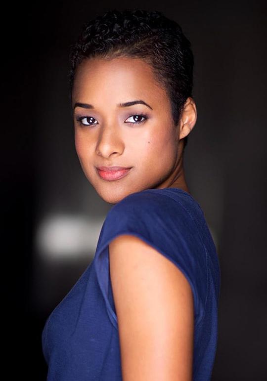 索菲亚·恩博森-贝恩 Sophia Emberson-Bain照片