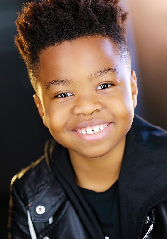 伊诺森特·埃卡基蒂 Innocent Ekakitie照片