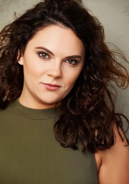 阿丽莎·穆拉里 Alisha Mullally照片