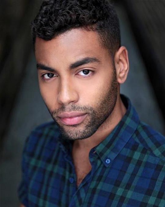 迈克尔·吉里奥 Michael Gilio照片