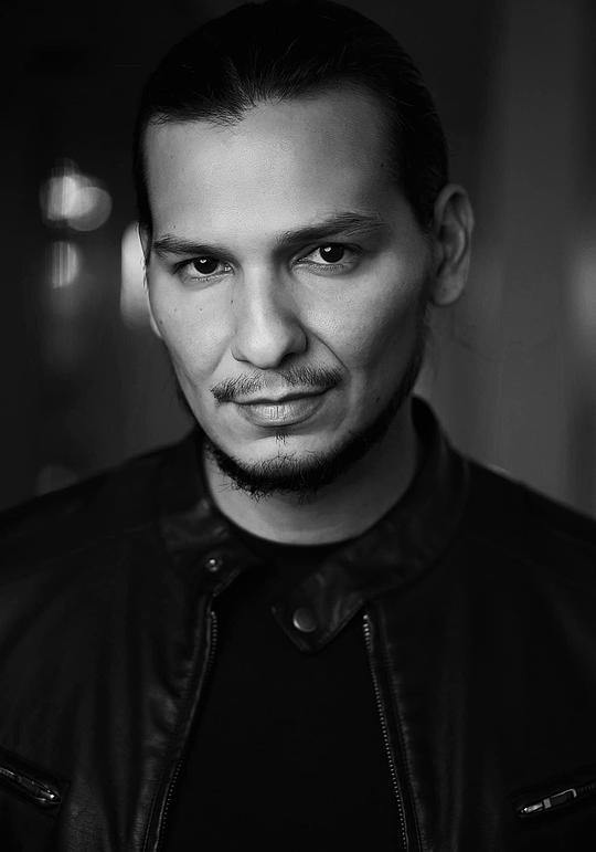 亚历克斯·利维纳利 Alex Livinalli照片