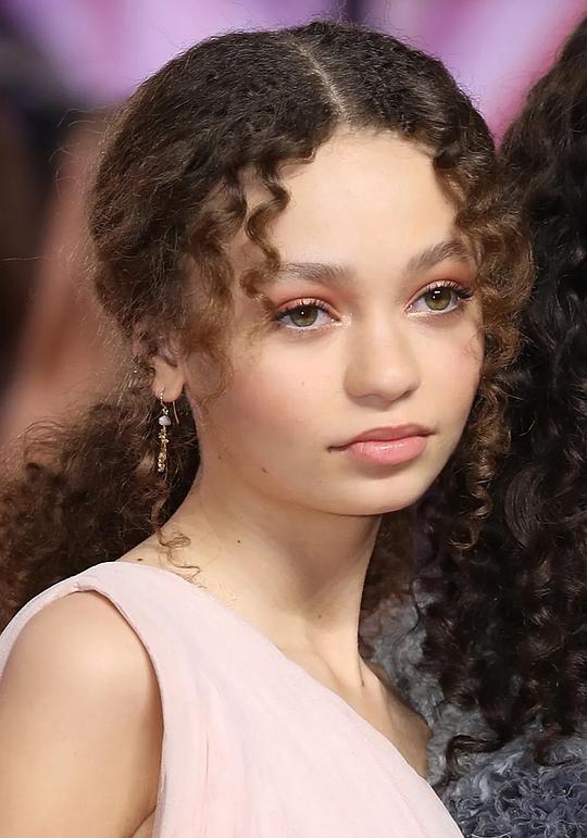 妮可·帕克 Nico Parker照片