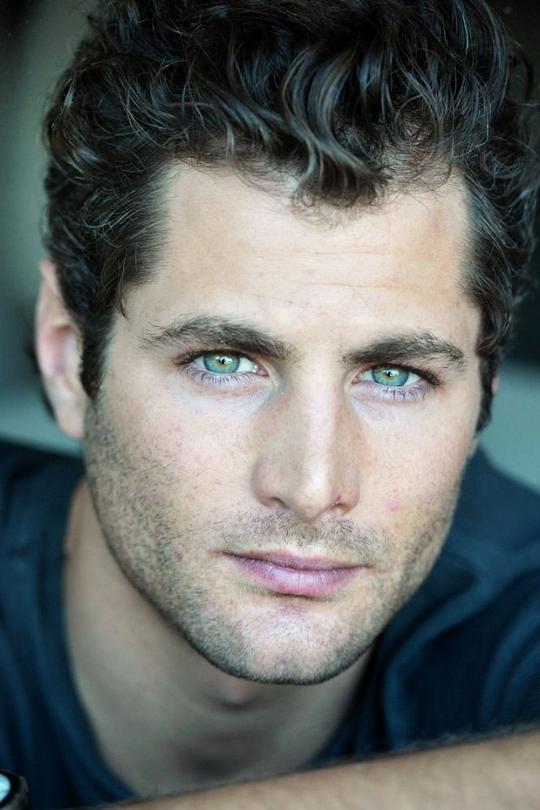 尼克·巴加 Nick Baga照片