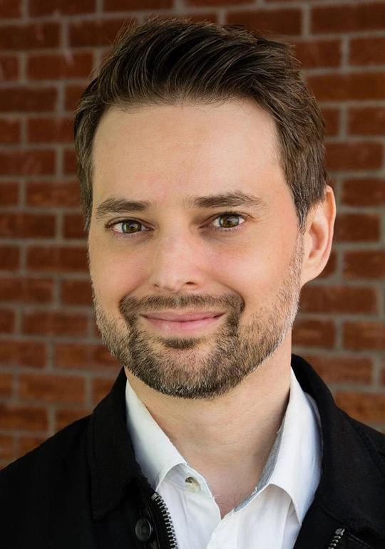 盖伊·比尤西克 Guy Busick照片