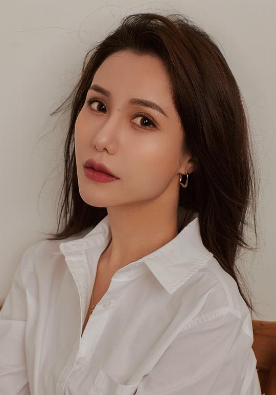 努尔孜业·艾力克木 Nurziye Alikemu照片