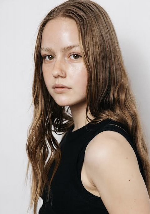 艾米丽·霍菲尔 Amélie Hoeferle照片