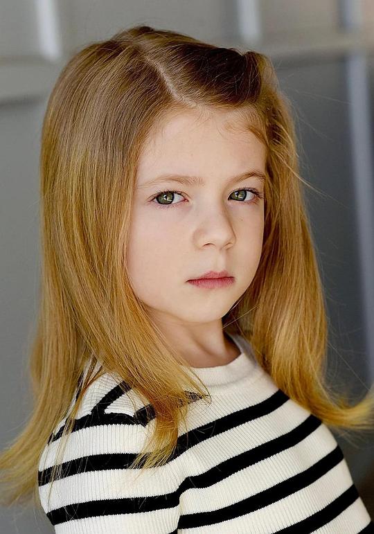 夏洛特·安·塔克 Charlotte Ann Tucker照片