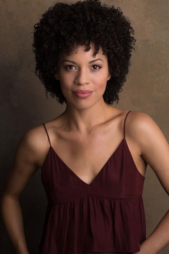 萨莎·赫金斯 Sasha Hutchings照片