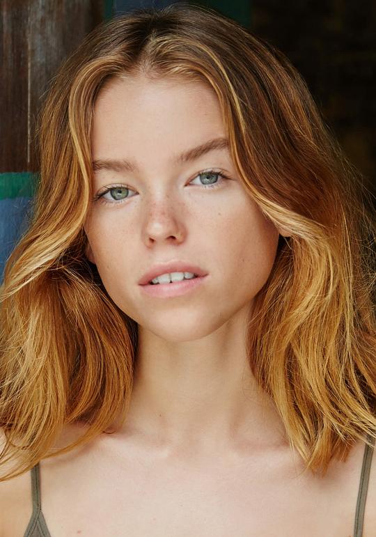 米莉·阿尔柯克 Milly Alcock照片