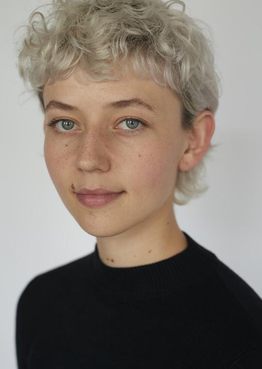 艾伦·罗伯逊 Ellen Robertson照片