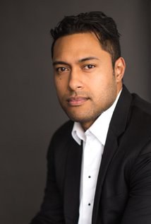 乌利·拉图基孚 Uli Latukefu照片