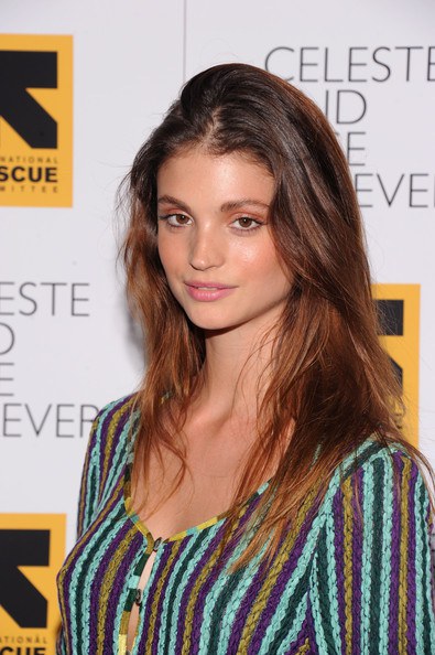 查尔比·迪恩·科里克 Charlbi Dean Kriek照片