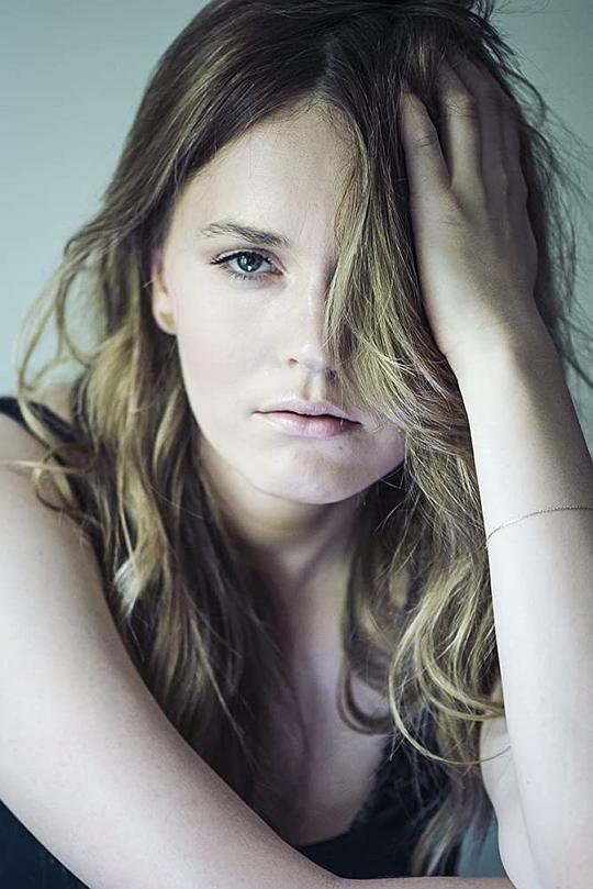 玛格达莱娜·朗帕斯卡 Magdalena Lamparska照片