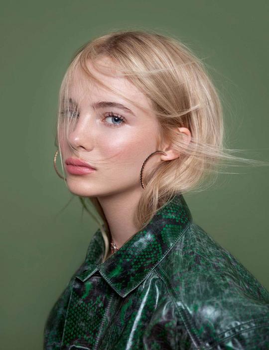 弗蕾娅·艾伦 Freya Allan照片