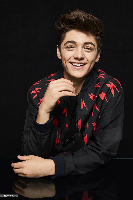 亚瑟·安其 Asher Angel照片