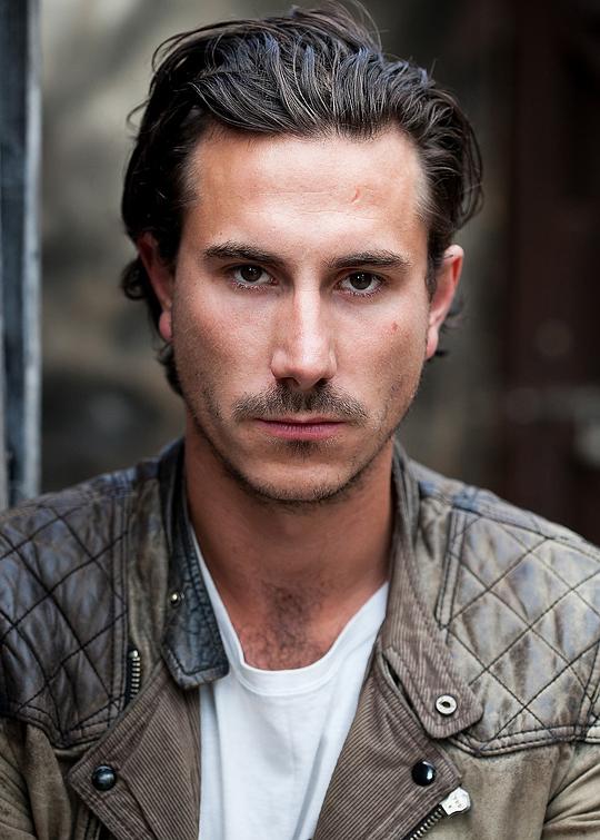 比利·波斯特莱斯韦特 Billy Postlethwaite照片