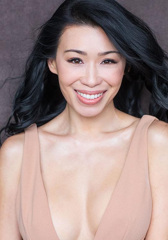 蓬·库巴斯基 Phuong Kubacki照片