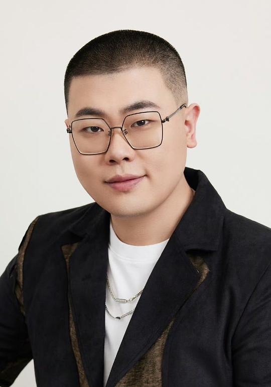 吕严 Yan Lü照片