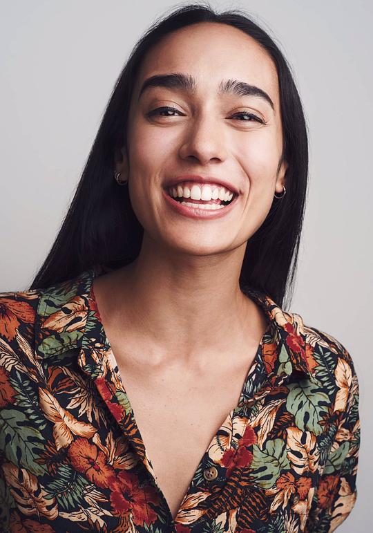 塔拉·舍恩 Thara Schöön照片