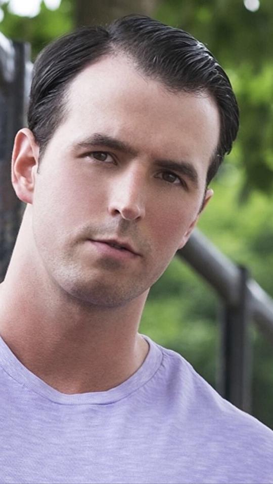 罗比·德拉费勒 Robbie DeRaffele照片