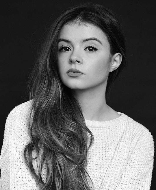 埃米莉·科茨 Emily Coates照片