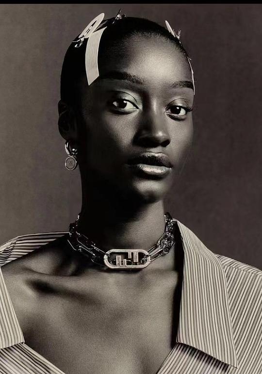 塞恩娜·金 Sienna King照片