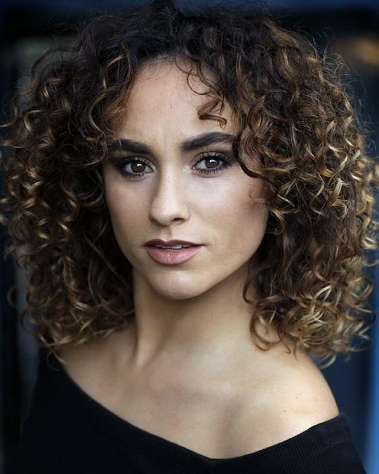 索菲·卡门·琼斯 Sophie Carmen-Jones照片