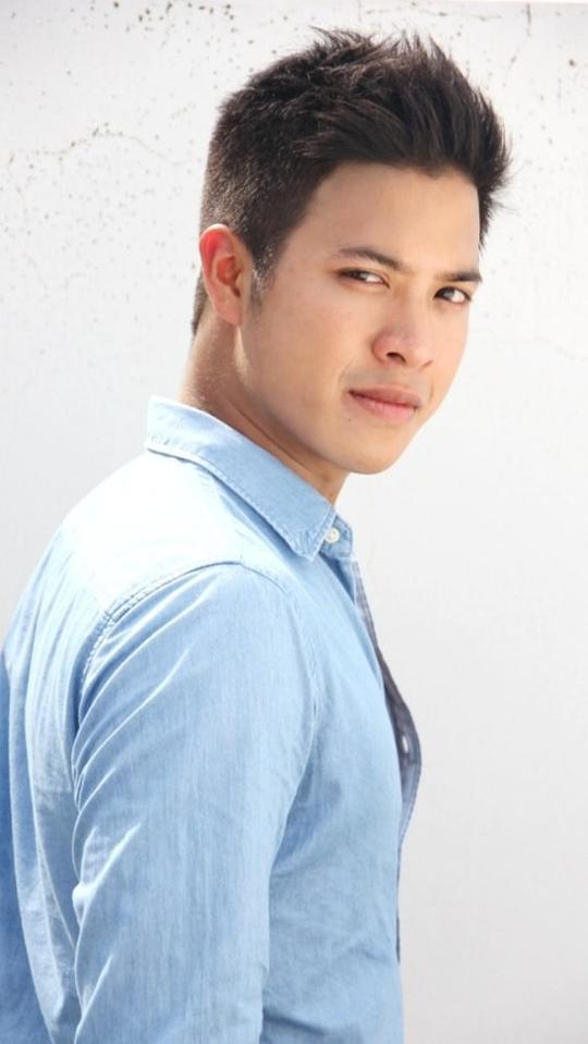 提拉·丘迪库尔 Thira Chutikul照片