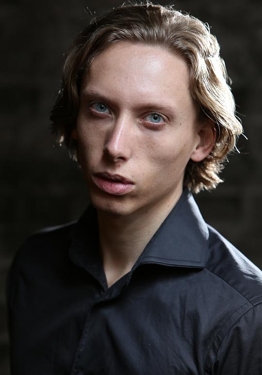 麦克斯·克罗斯 Max Croes照片