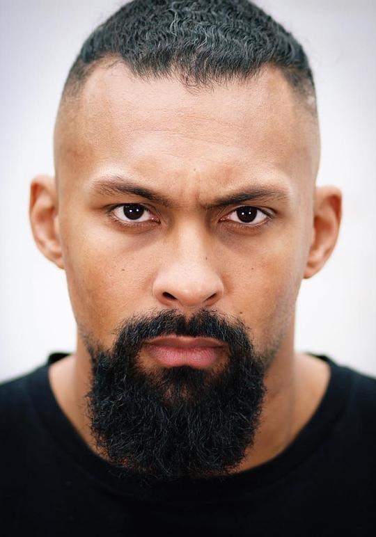 齐·刘易斯-帕里 Chi Lewis-Parry照片