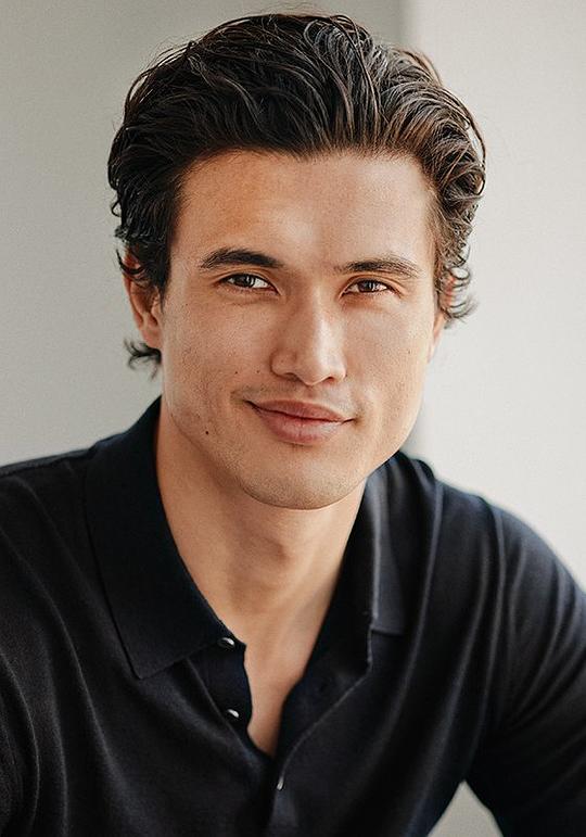 查尔斯·梅尔顿 Charles Melton照片