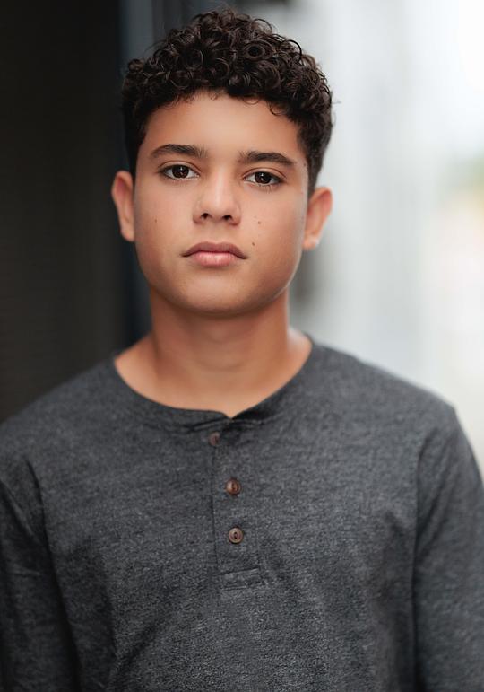 耶尔·奥卡西奥 Yael Ocasio照片