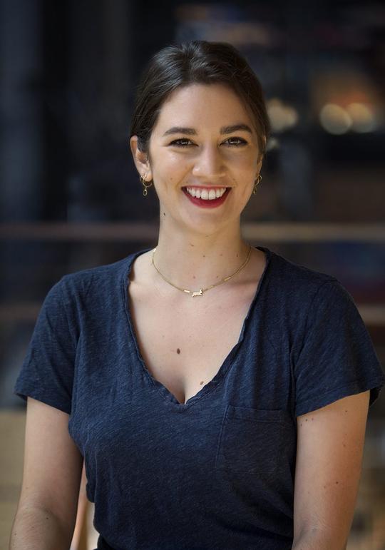 玛德琳·莎拉菲安 Madeline Sharafian照片