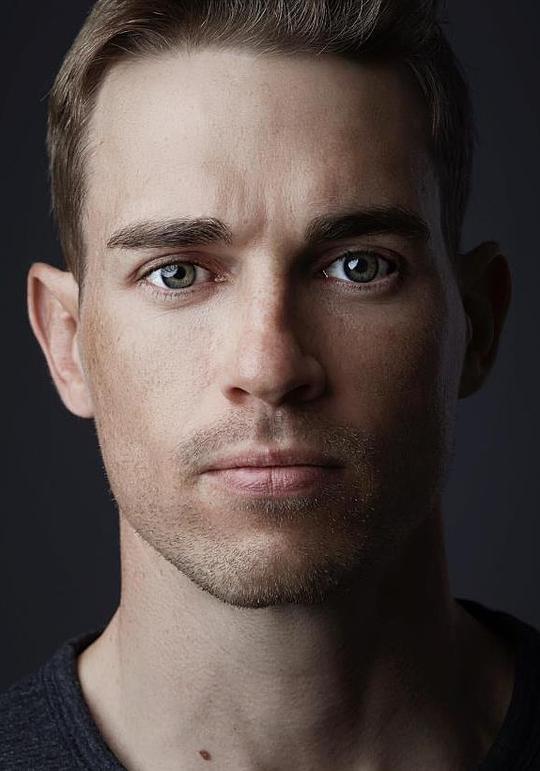 德维尔·凡尼克 DeVille Vannik照片