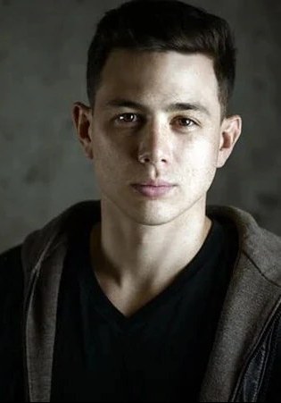 米格·别纳克鲁兹 Mig Buenacruz照片