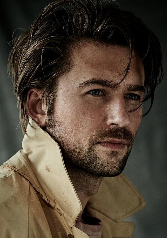 布兰登·斯克莱纳 Brandon Sklenar照片