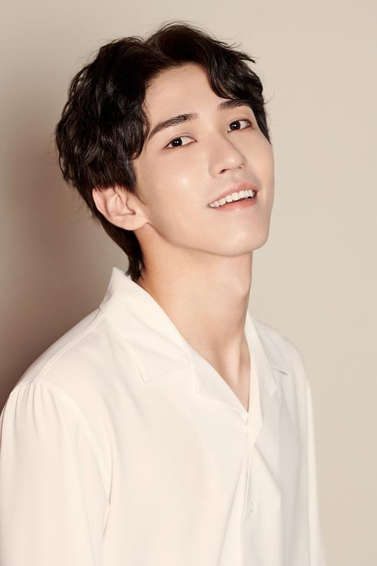 谢乙峤阳 Yiqiaoyang Xie照片