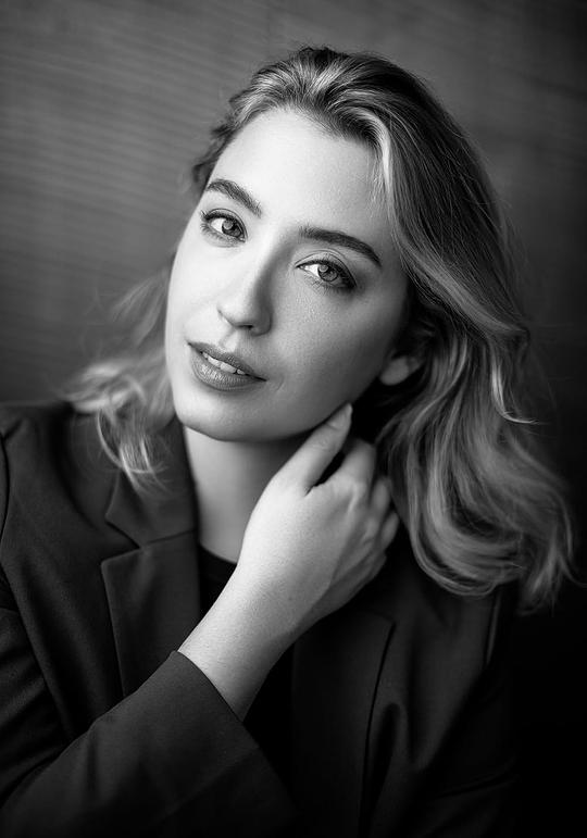 卡罗林·永格 Carolyn Yonge照片