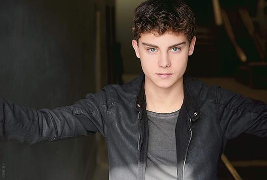 卡尔森·迈克马克 Carson MacCormac照片