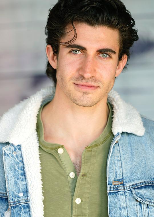 奥斯汀·瓦利 Austin Valli照片