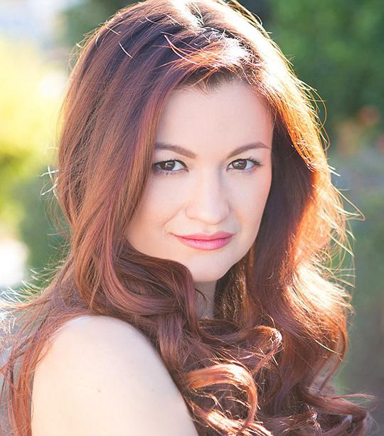 莉亚·麦肯德里克 Leah McKendrick照片