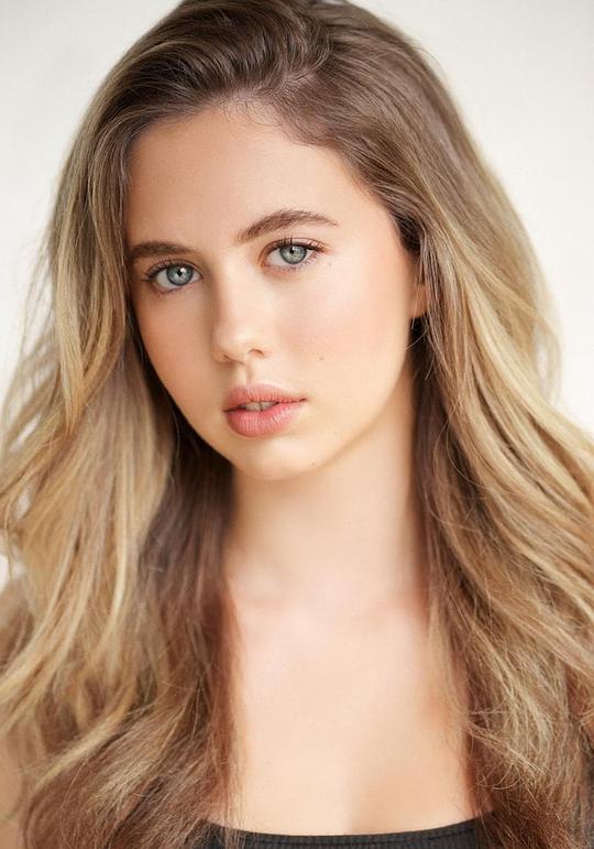 伊登·吉尔摩 Eden Summer Gilmore照片